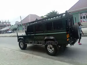 Land Rover Defender 2002 Green