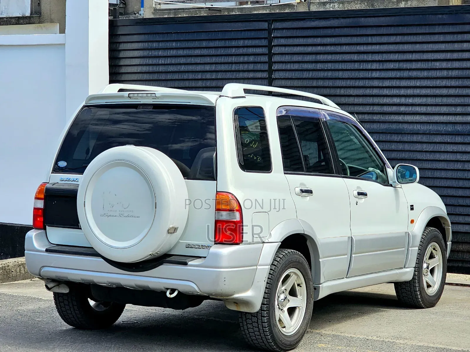 Suzuki Escudo 2003 White
