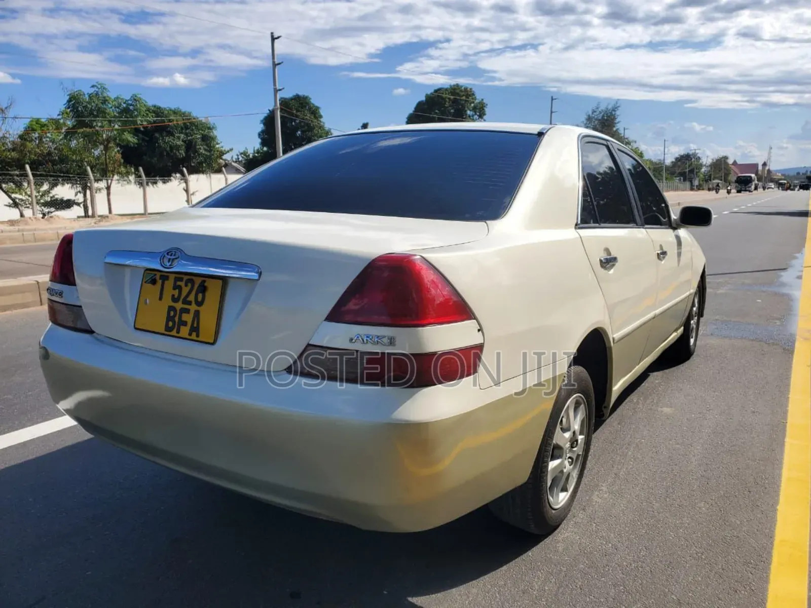 Toyota Mark II 2004 White