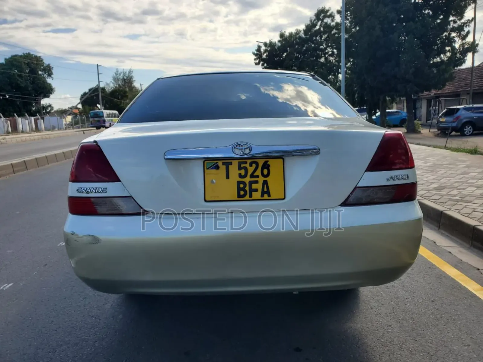 Toyota Mark II 2004 White