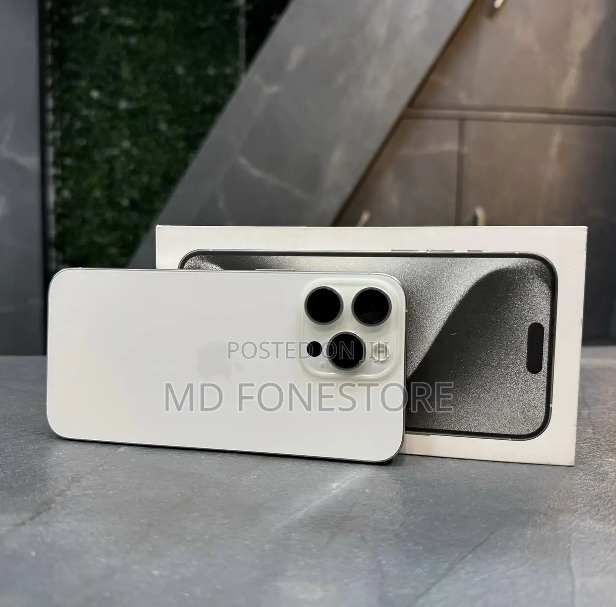 New Apple iPhone 15 Pro Max 256 GB White