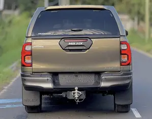 Toyota Hilux 2024 Gray