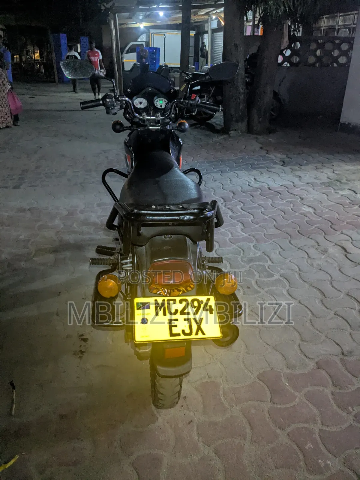 TVS HLX 125 2025 Black