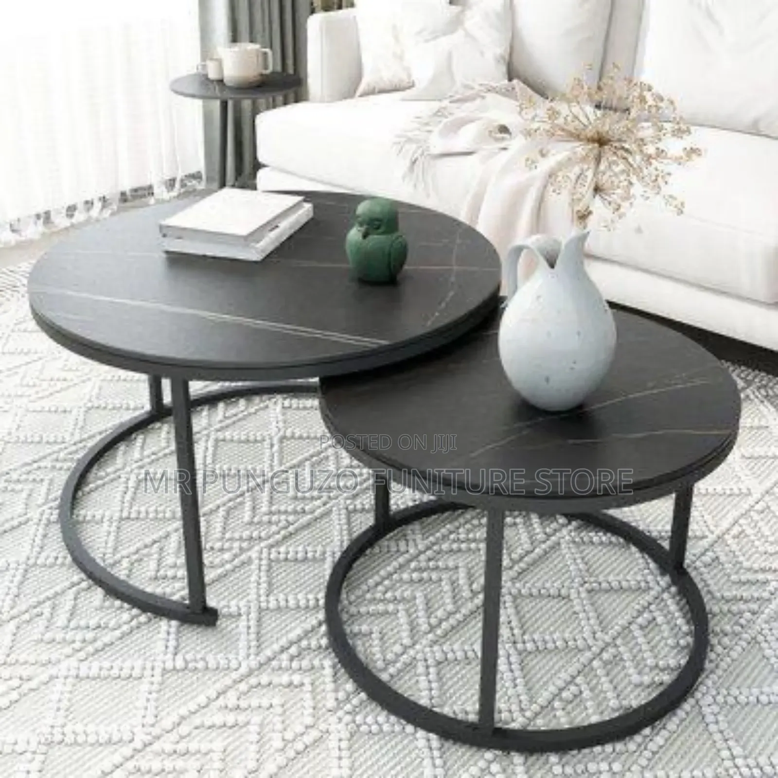Coffee Table Classic Na Kitu Chake