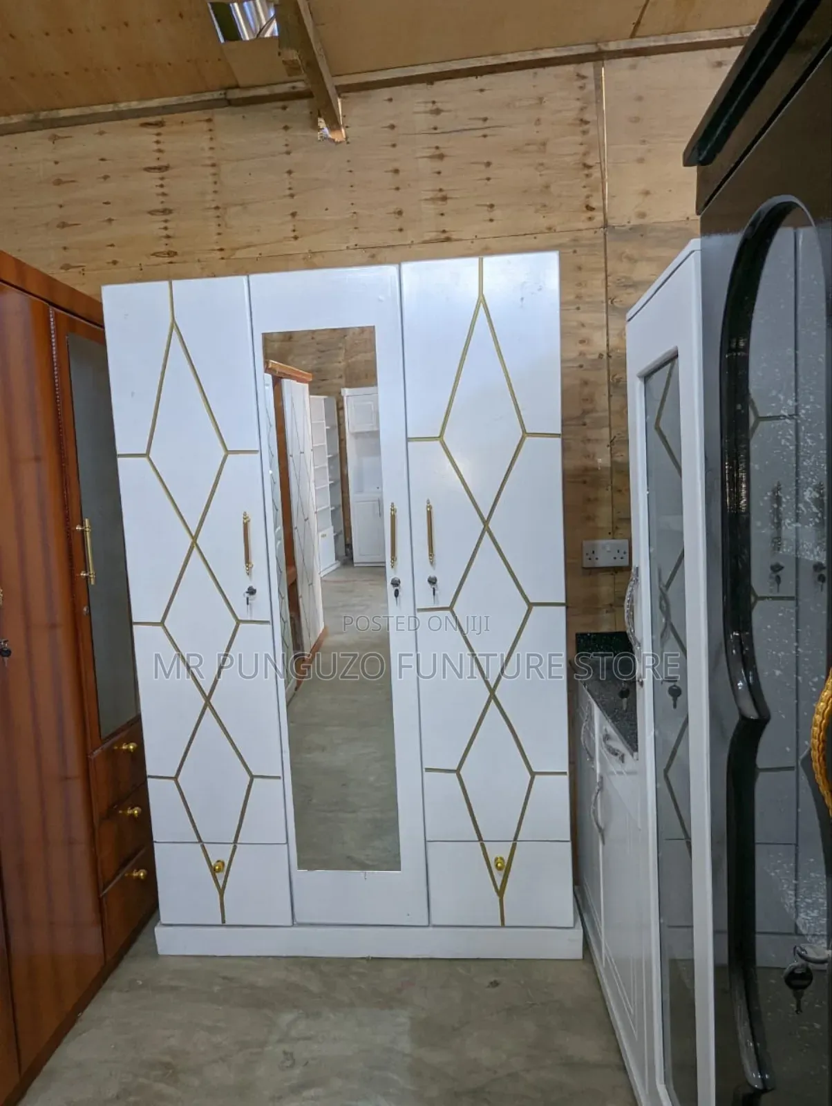 Kabati La Nguo Milango Mitatu Clothes Wardrobe