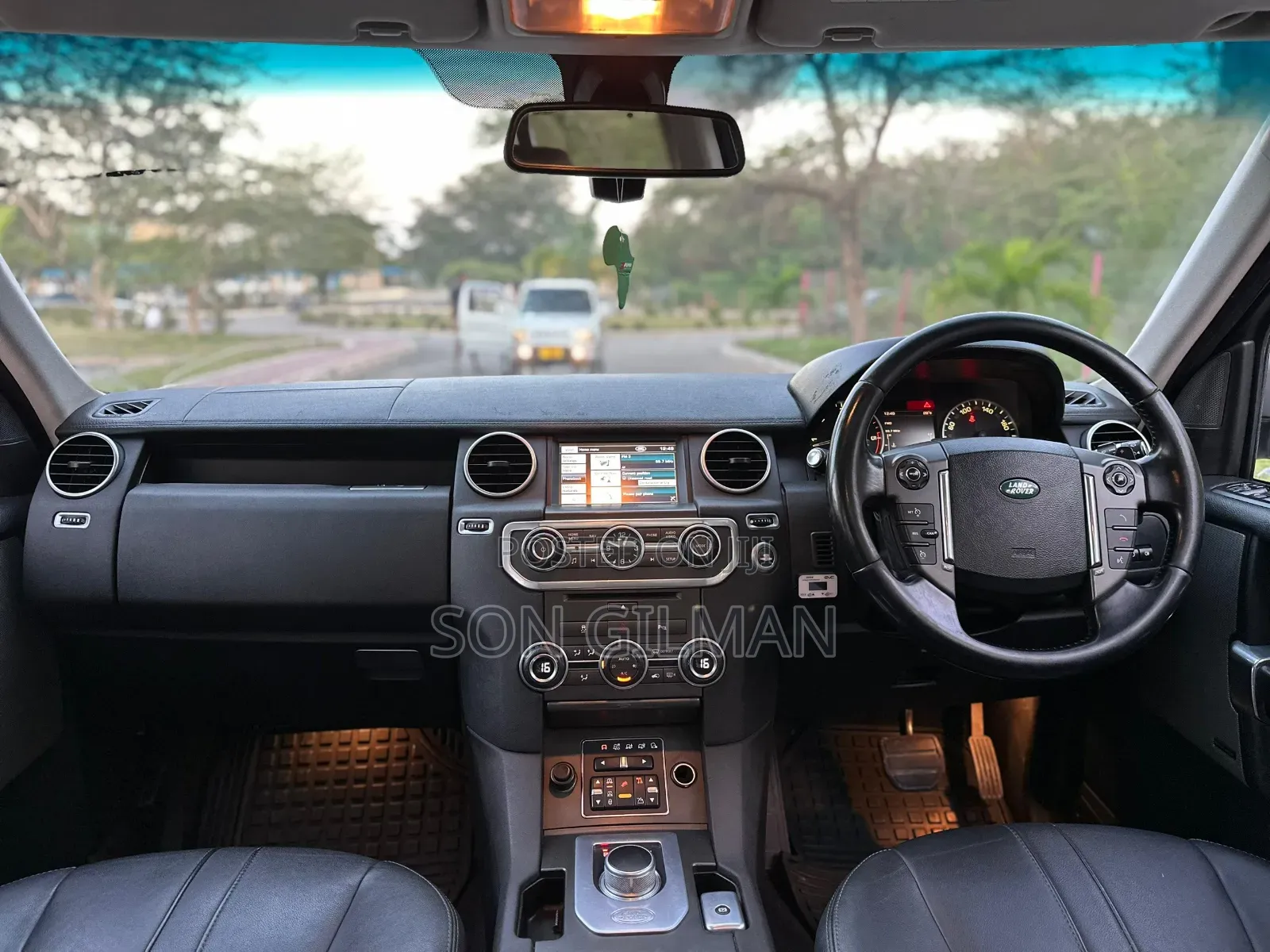 Land Rover Discovery 2014 Pearl