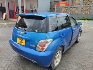 Toyota IST 2004 Blue