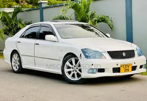 Toyota Crown 2006 White