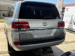 Toyota Land Cruiser 2017 Silver