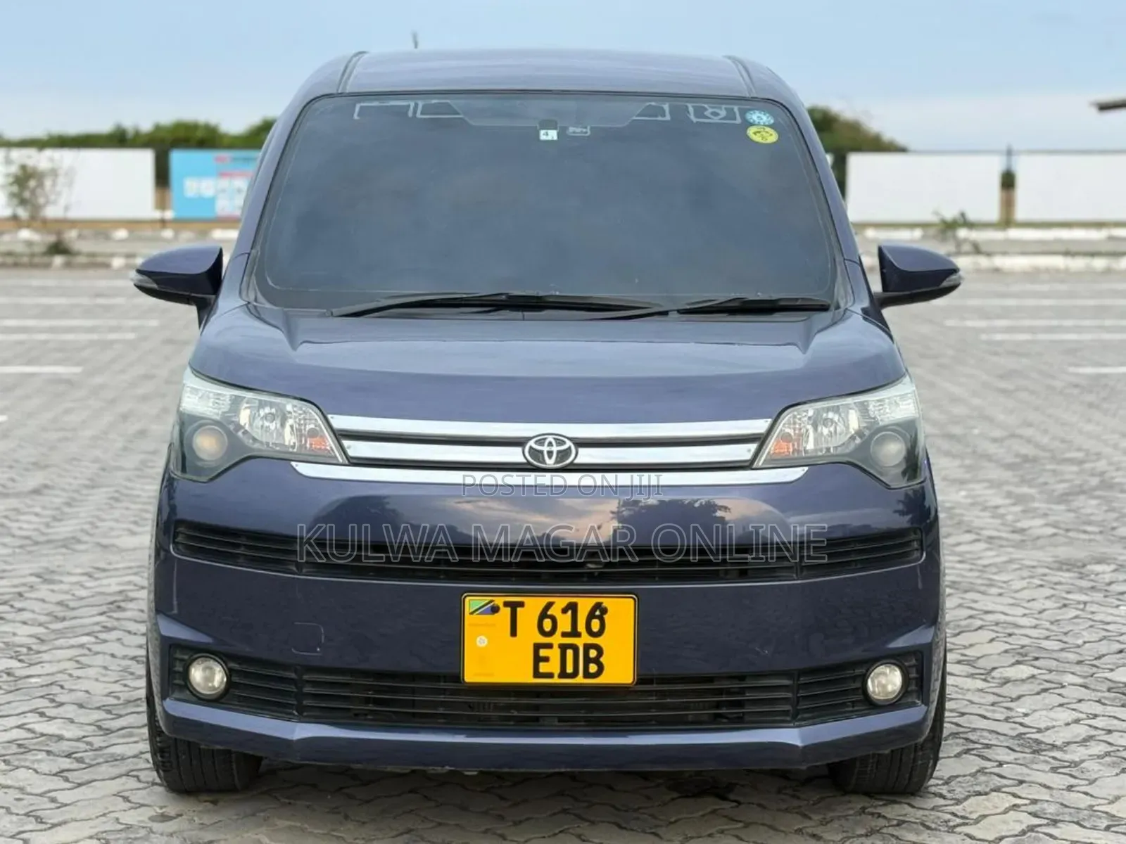 Toyota Spade 2013 Blue