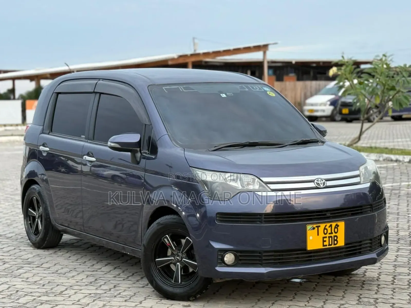 Toyota Spade 2013 Blue