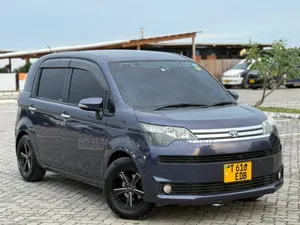 Toyota Spade 2013 Blue
