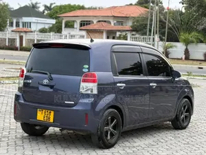 Toyota Spade 2013 Blue