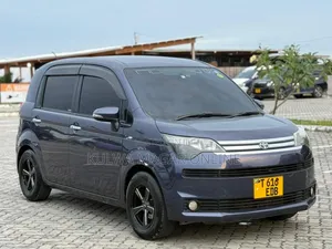 Toyota Spade 2013 Blue