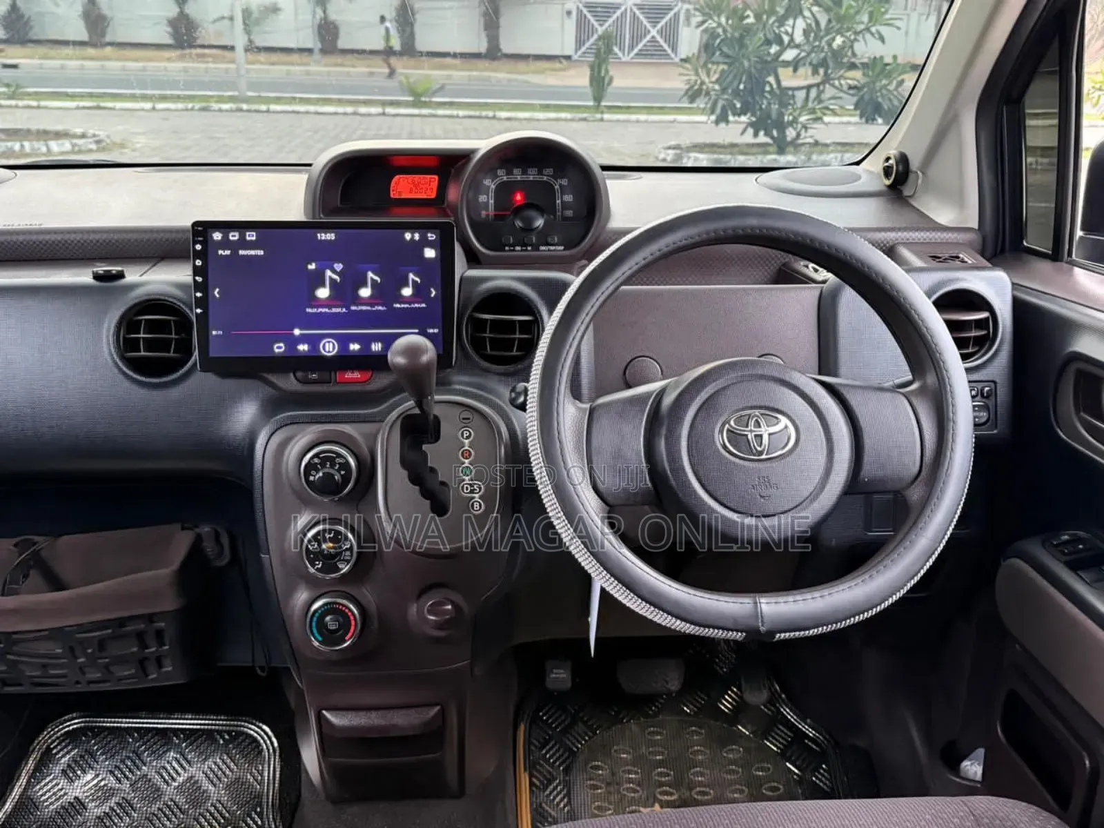 Toyota Spade 2013 Blue