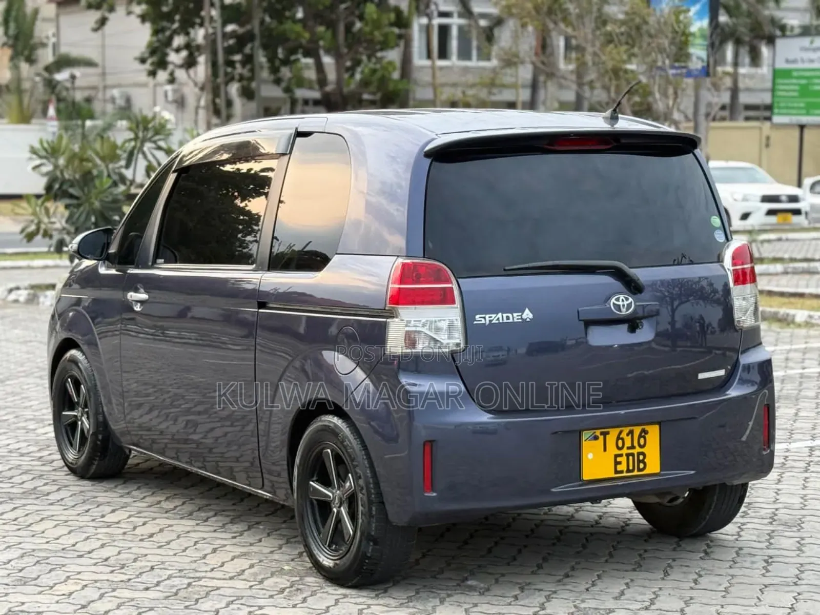 Toyota Spade 2013 Blue