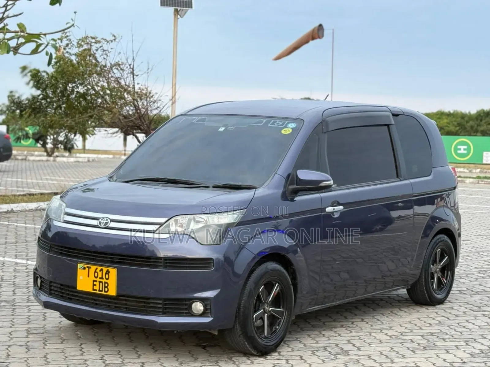 Toyota Spade 2013 Blue