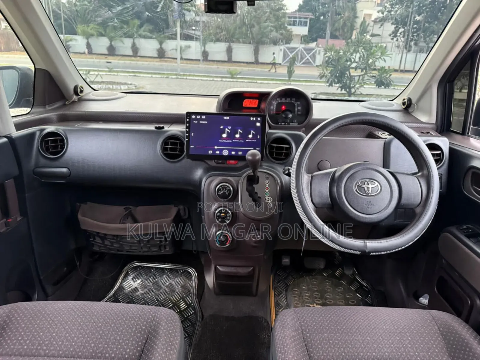Toyota Spade 2013 Blue