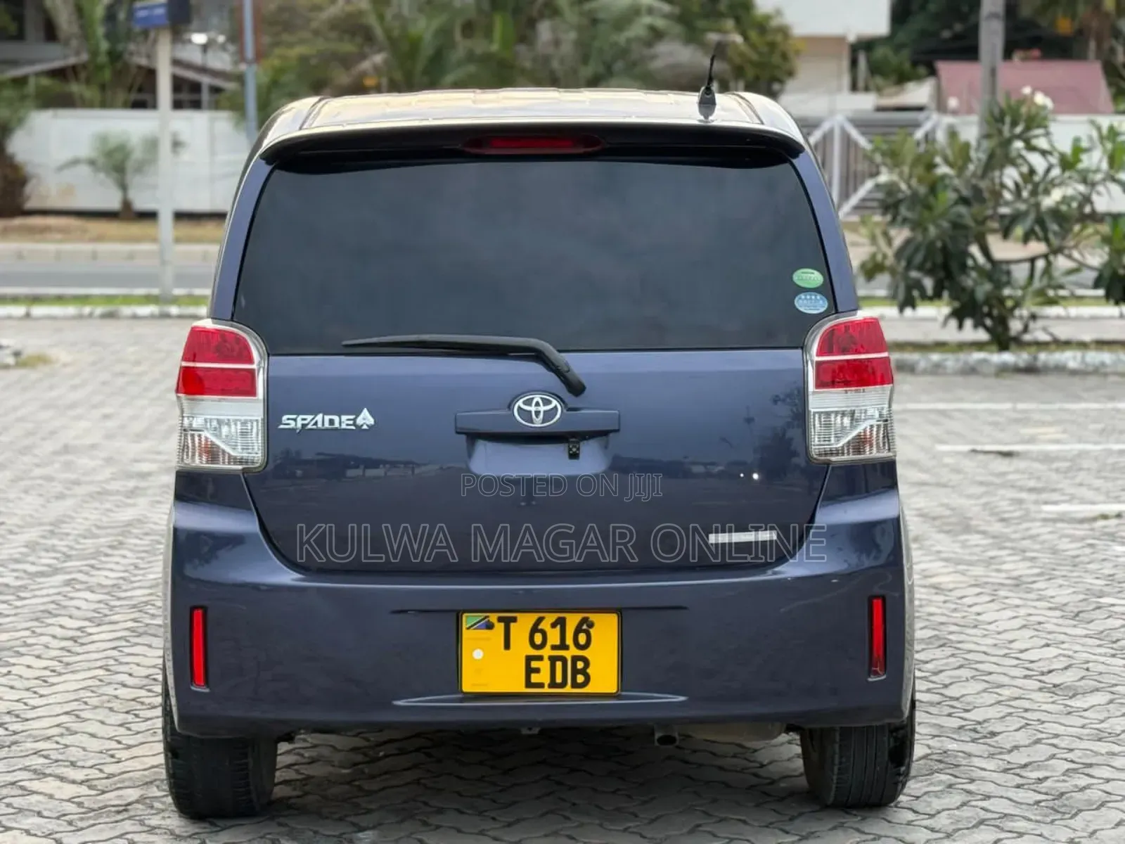 Toyota Spade 2013 Blue