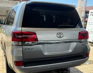 Toyota Land Cruiser 2017 Silver