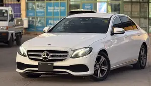 Mercedes-Benz E220 2017 White