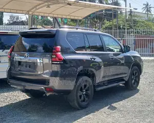 Toyota Land Cruiser Prado 2.8 2017 Gray