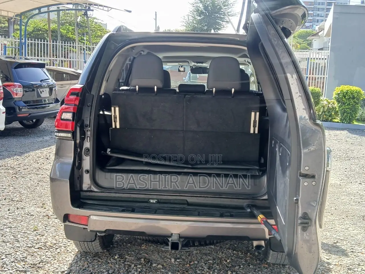 Toyota Land Cruiser Prado 2.8 2017 Gray