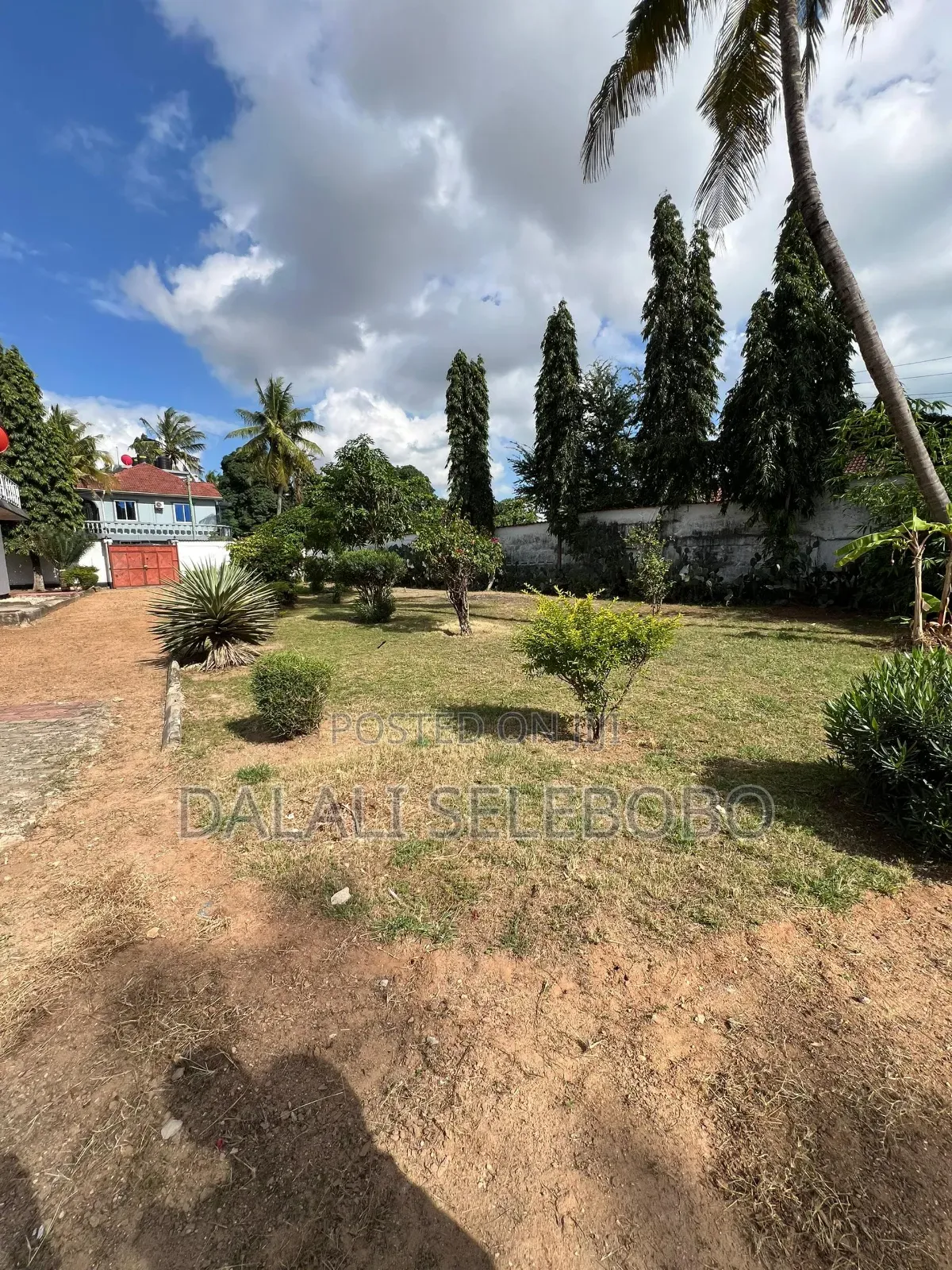 6bdrm Bungalow in Bahari Beach, Kinondoni for sale