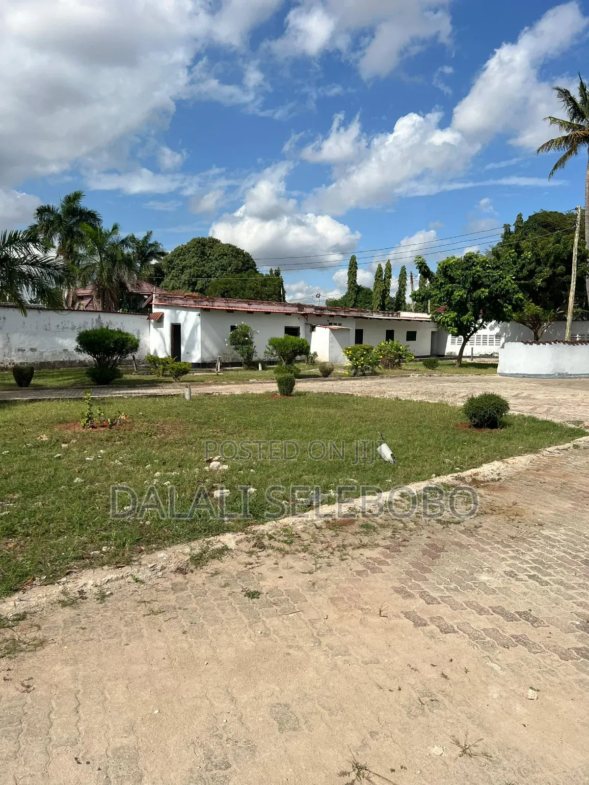 6bdrm Bungalow in Bahari Beach, Kinondoni for sale