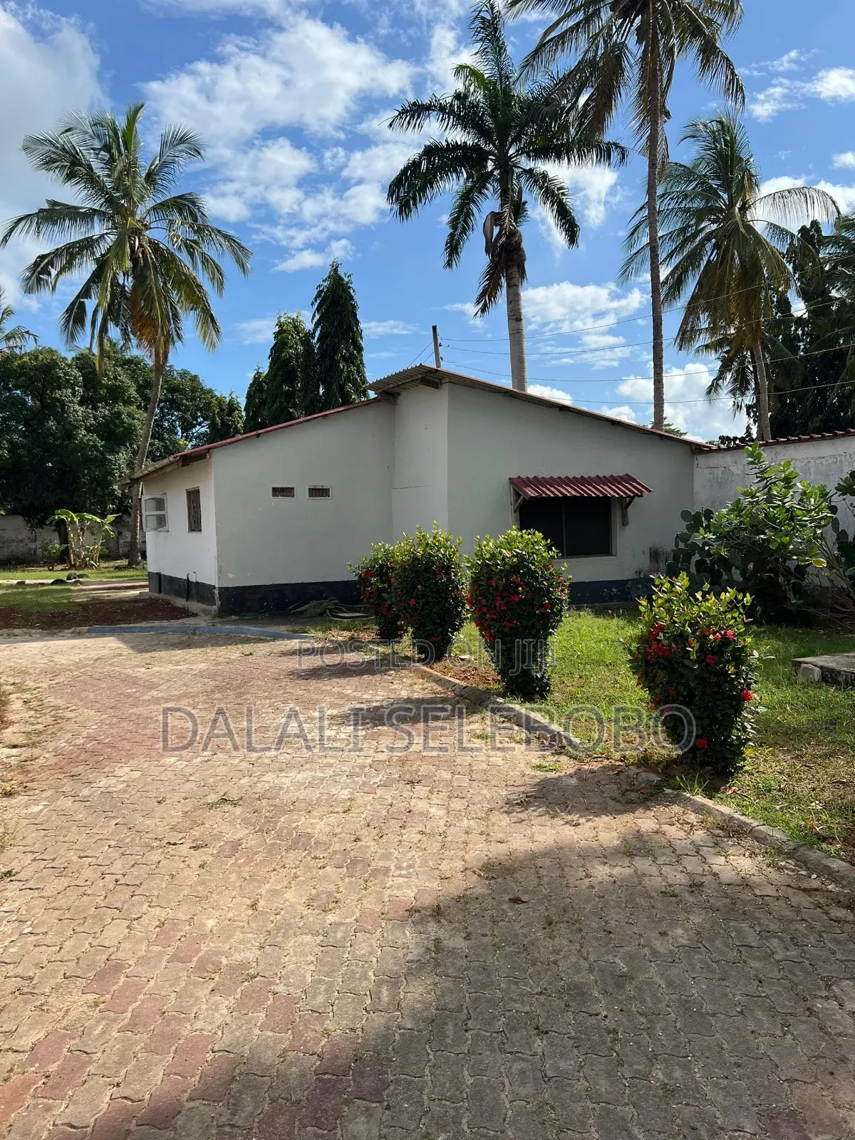 6bdrm Bungalow in Bahari Beach, Kinondoni for sale