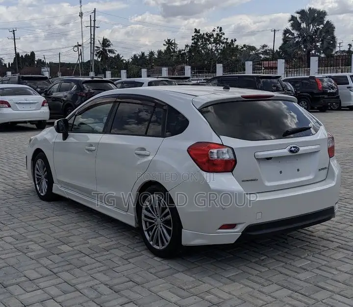 Subaru Impreza 2.0i Hatchback CVT 2012 White