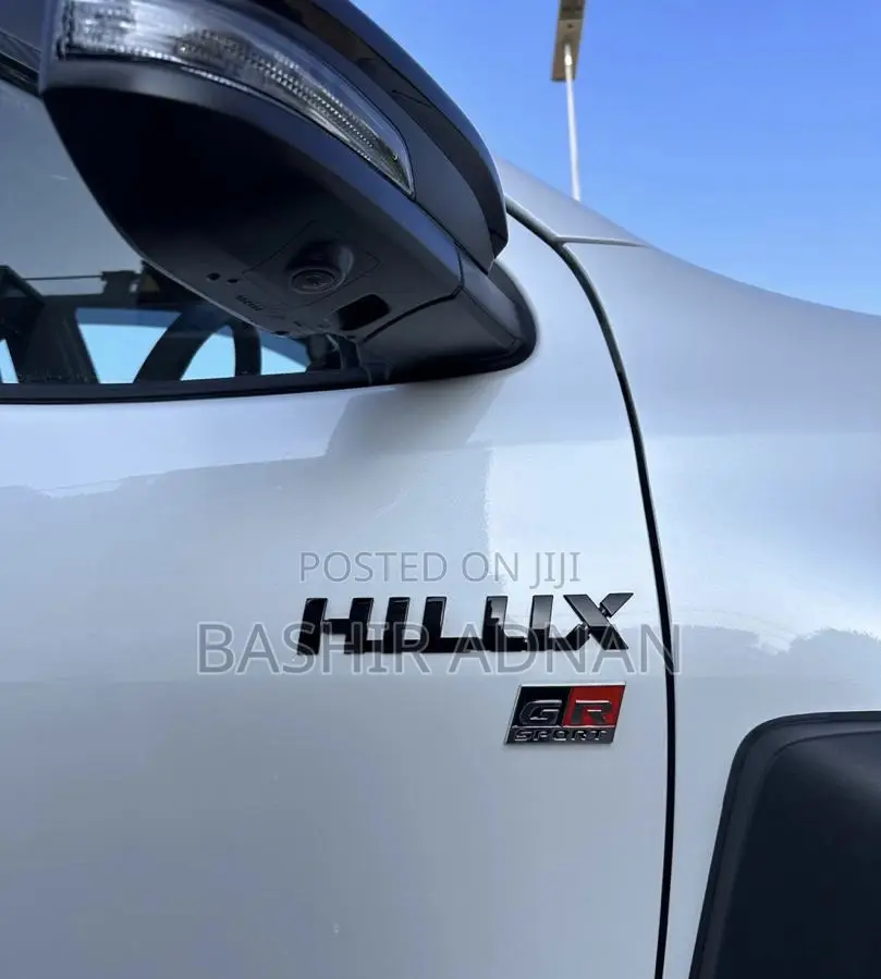 Toyota Hilux 2024 White