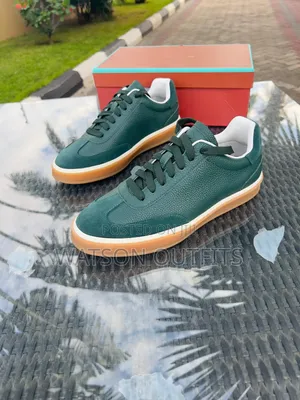 Sneaker Shoes or Footwears or Viatu Extraordinarily Very Classy