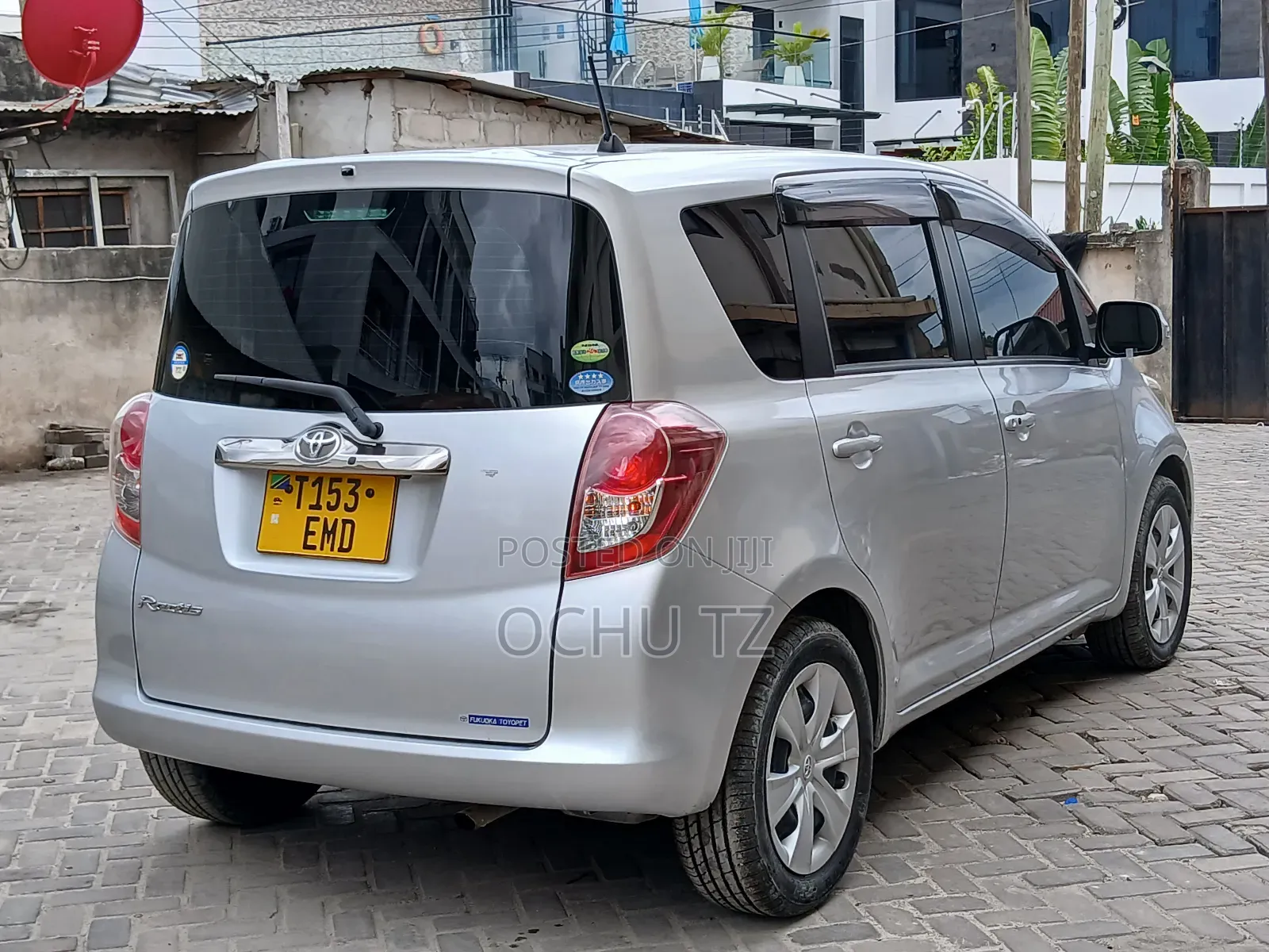 Toyota Ractis 2010 Silver