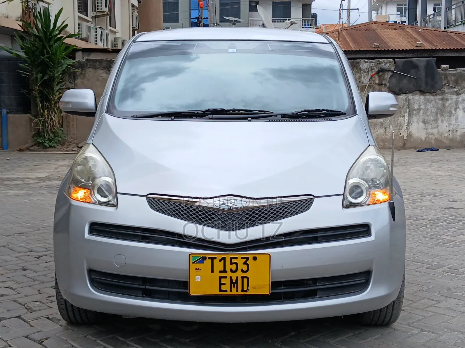 Toyota Ractis 2010 Silver