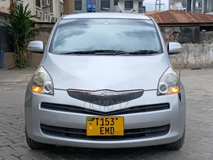 Toyota Ractis 2010 Silver