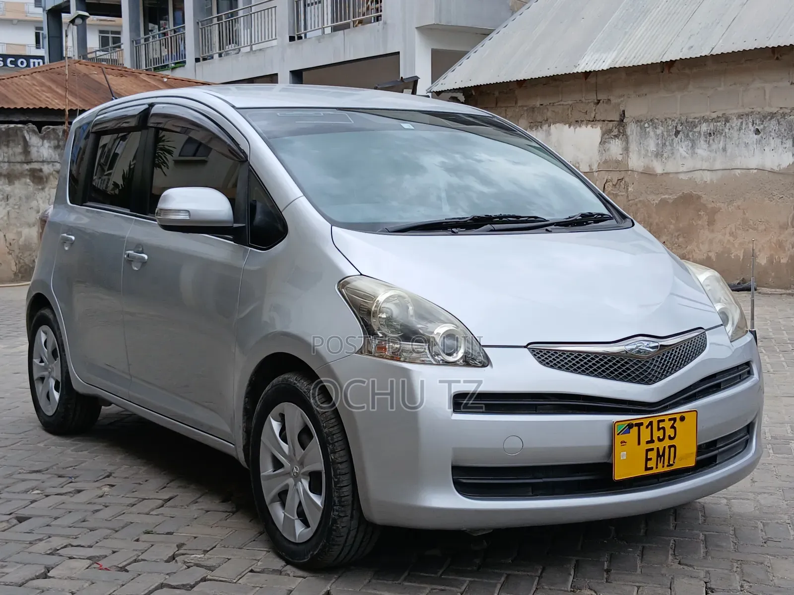 Toyota Ractis 2010 Silver