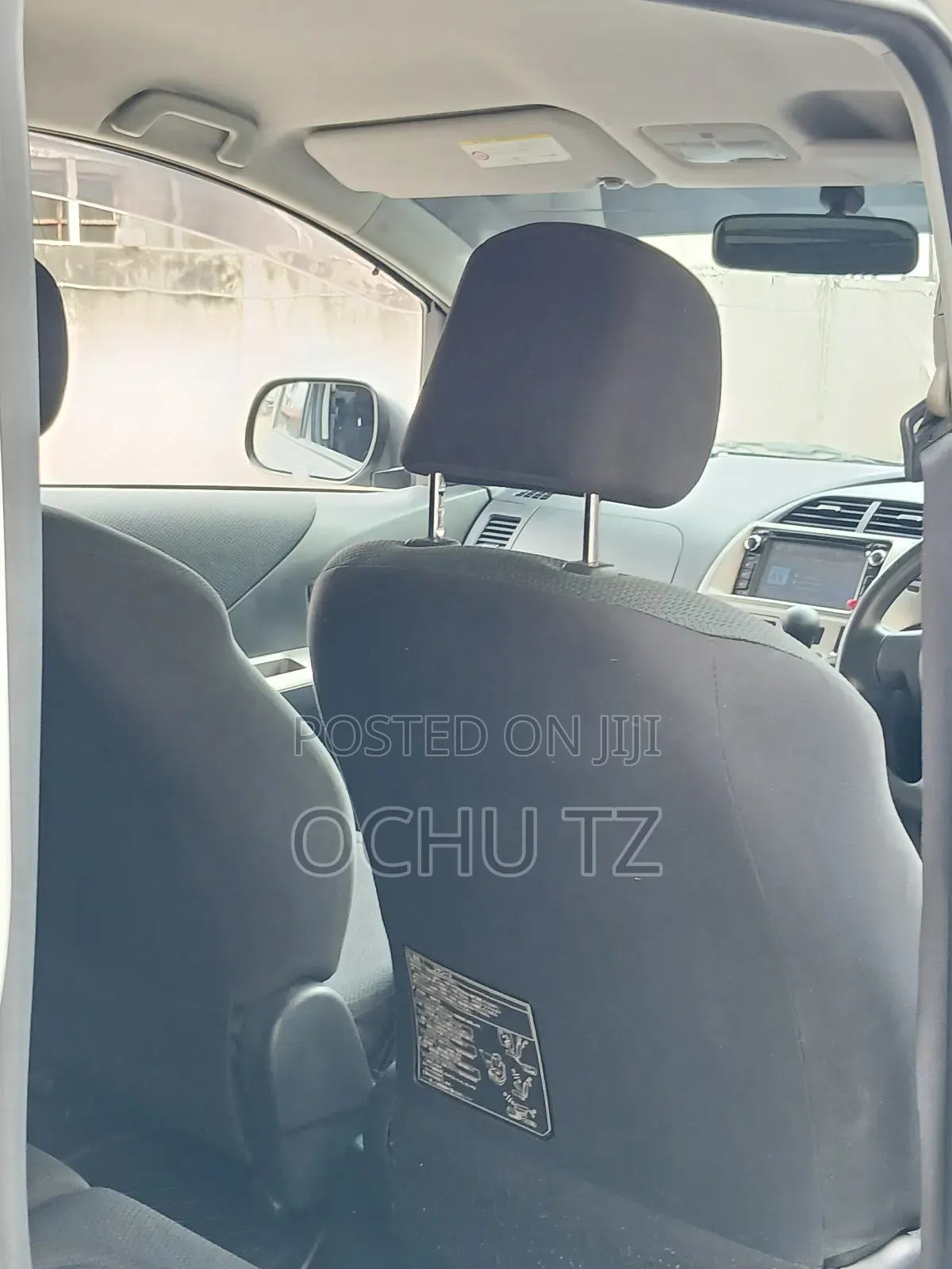Toyota Ractis 2010 Silver