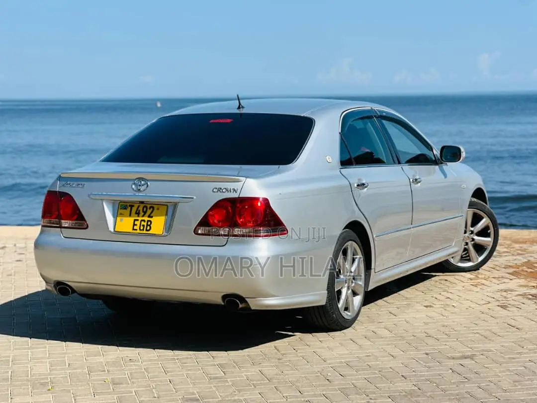 Toyota Crown 2006 Silver