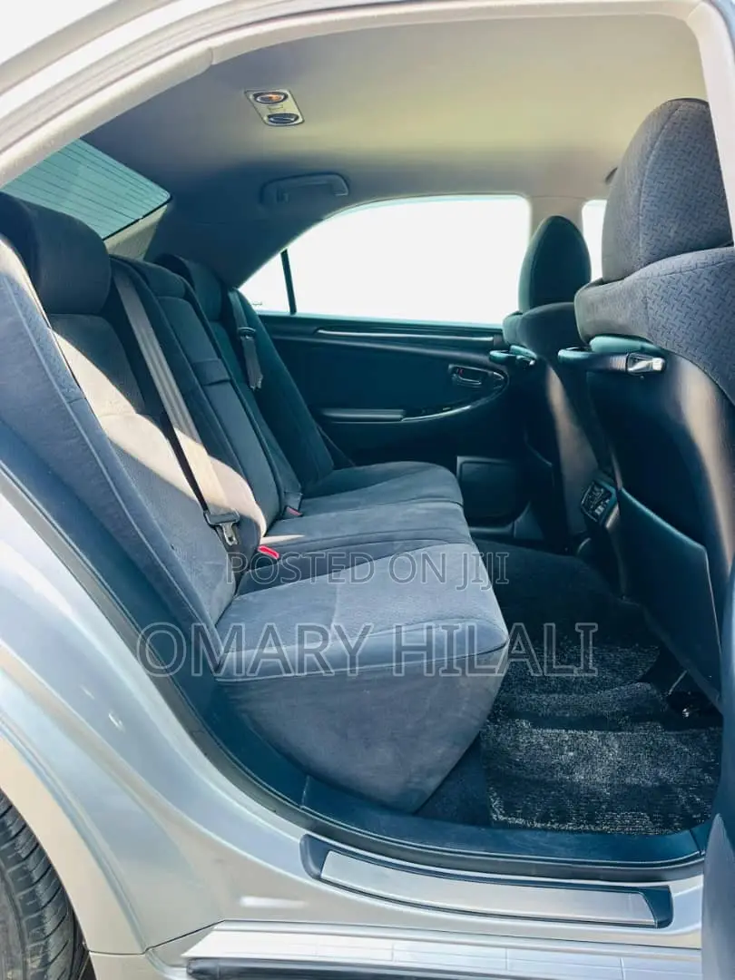 Toyota Crown 2006 Silver