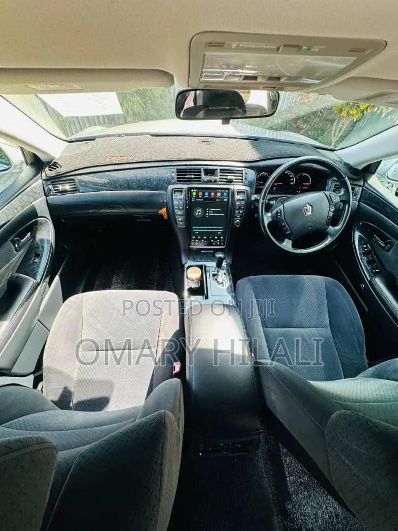 Toyota Crown 2006 Silver