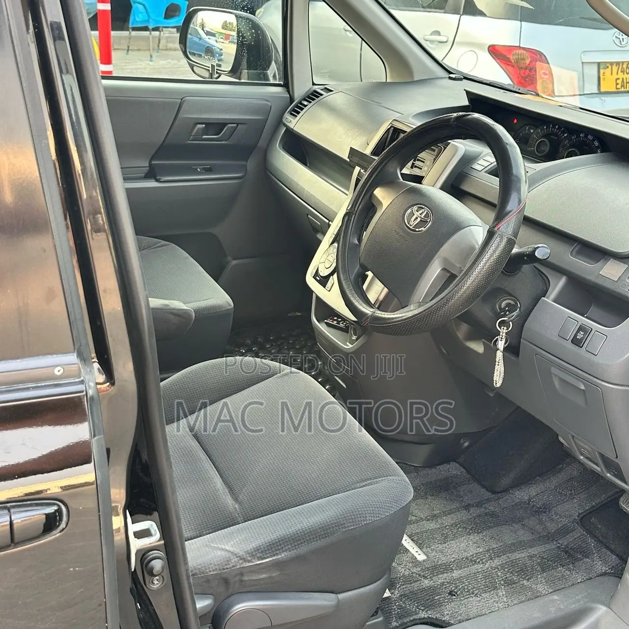 Toyota Noah 2.0 143hp FWD (8 Seater) 2008 Black