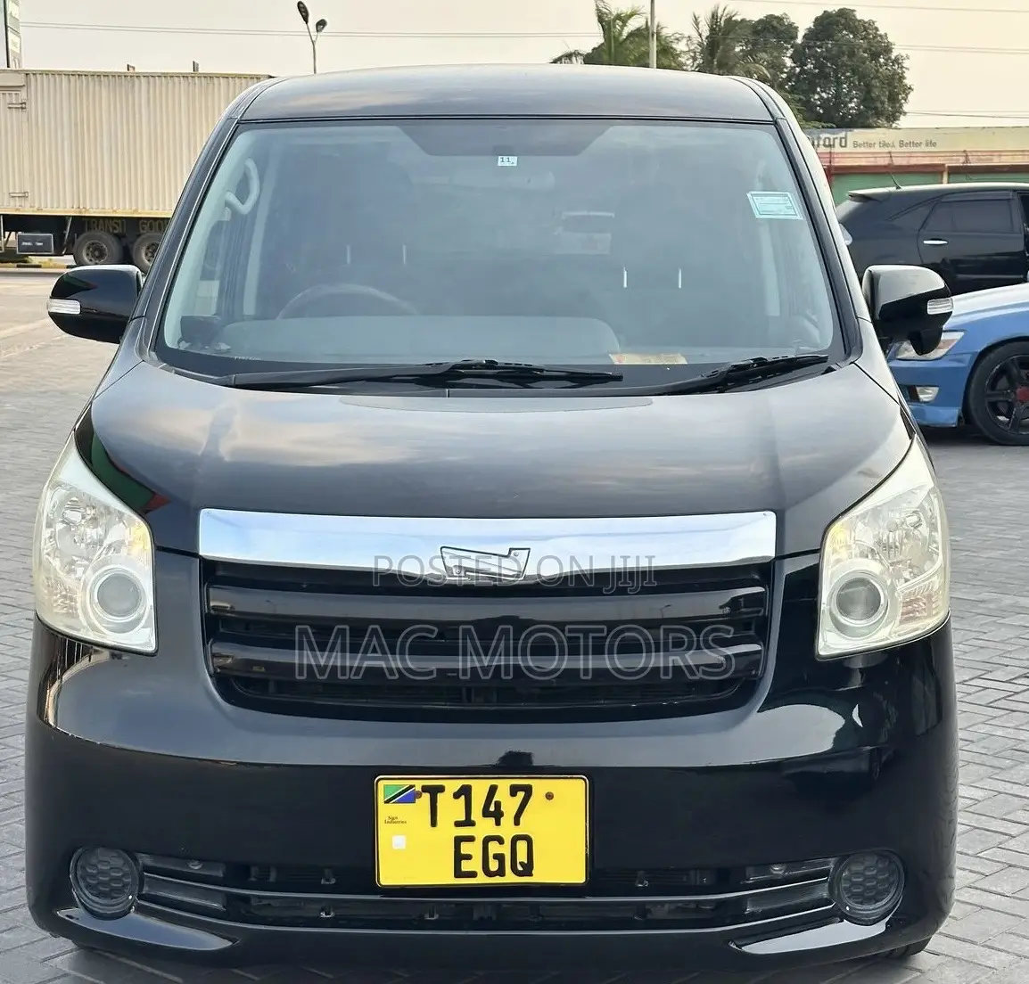 Toyota Noah 2.0 143hp FWD (8 Seater) 2008 Black