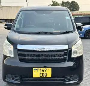 Toyota Noah 2.0 143hp FWD (8 Seater) 2008 Black