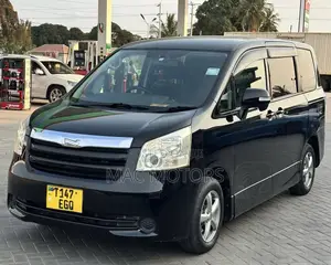 Toyota Noah 2.0 143hp FWD (8 Seater) 2008 Black
