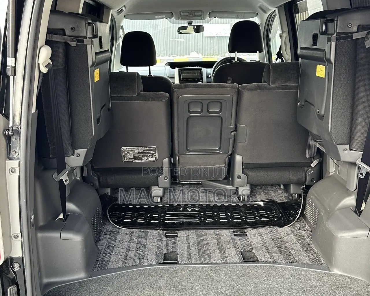 Toyota Noah 2.0 143hp FWD (8 Seater) 2008 Black