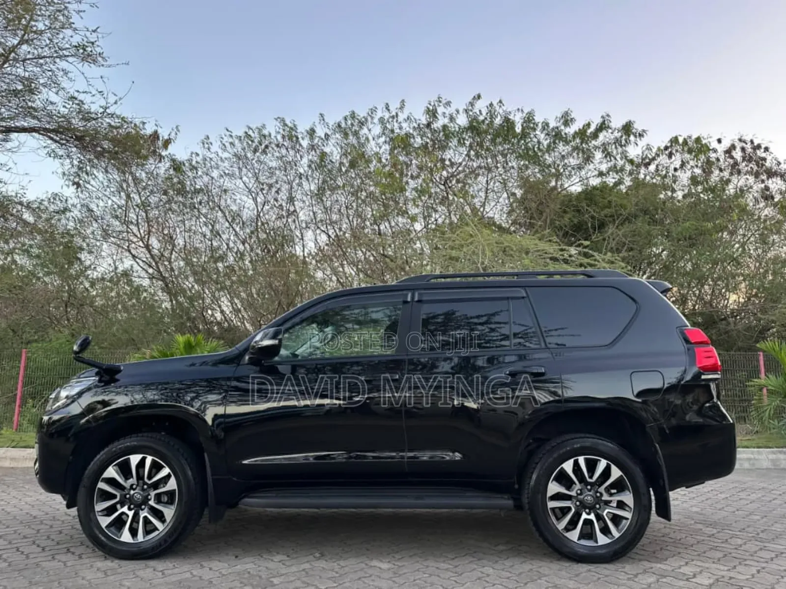 Toyota Land Cruiser Prado 2023 Black