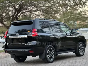 Toyota Land Cruiser Prado 2023 Black