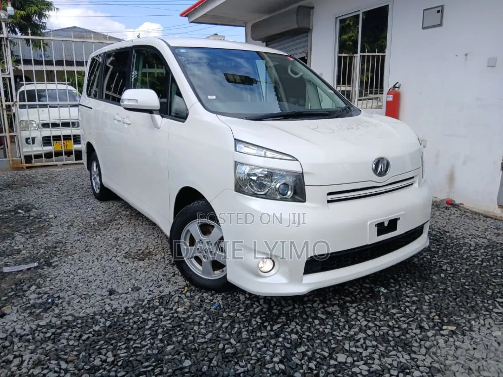 Toyota Noah 2.0 143hp YY AWD (5 Seater) 2009 Pearl