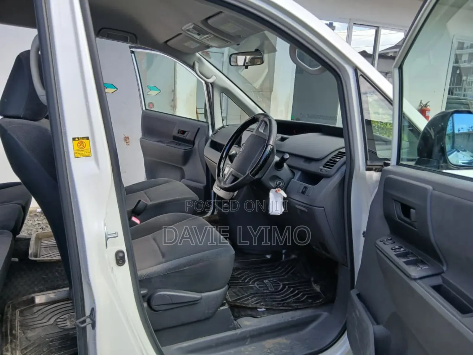 Toyota Noah 2.0 143hp YY AWD (5 Seater) 2009 Pearl